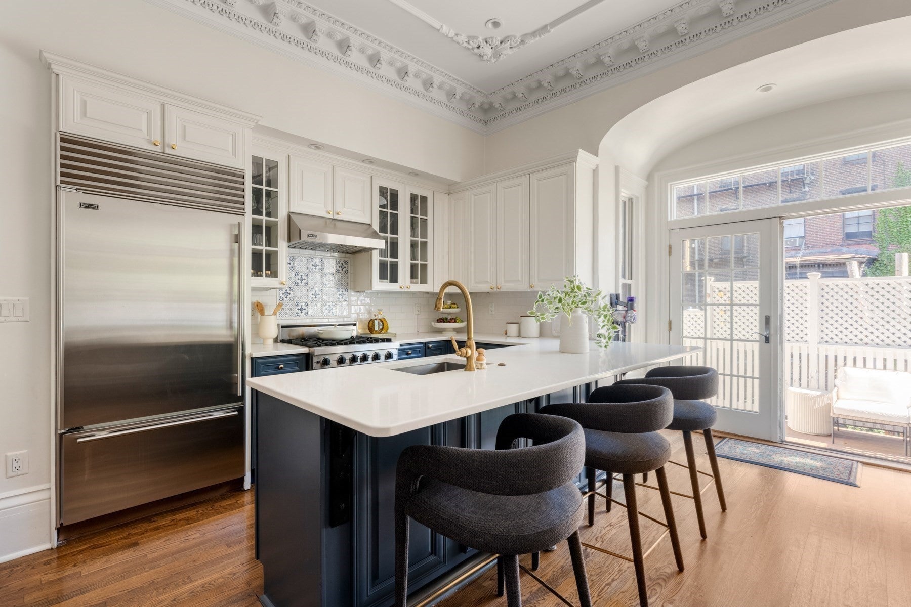123 W Newton Street 1