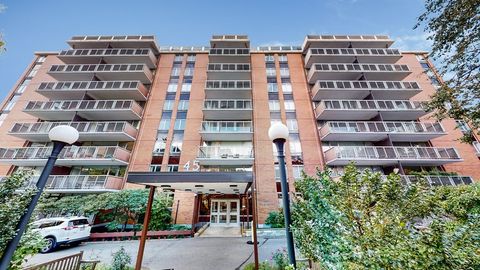 Condominium in Brookline MA 45 Longwood Avenue.jpg