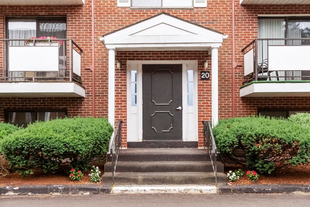 20 Colonial Drive 10