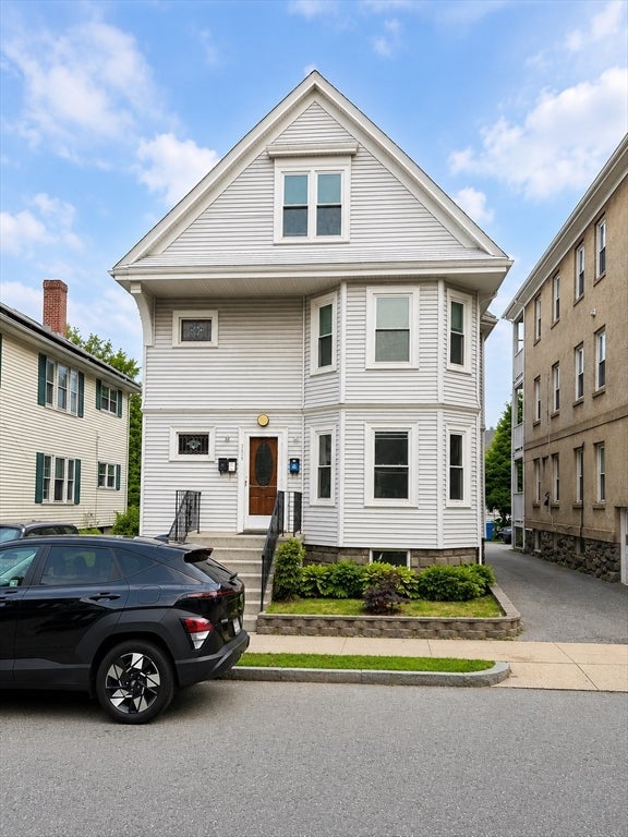Click for 175 Beech St #2, Belmont, MA slideshow