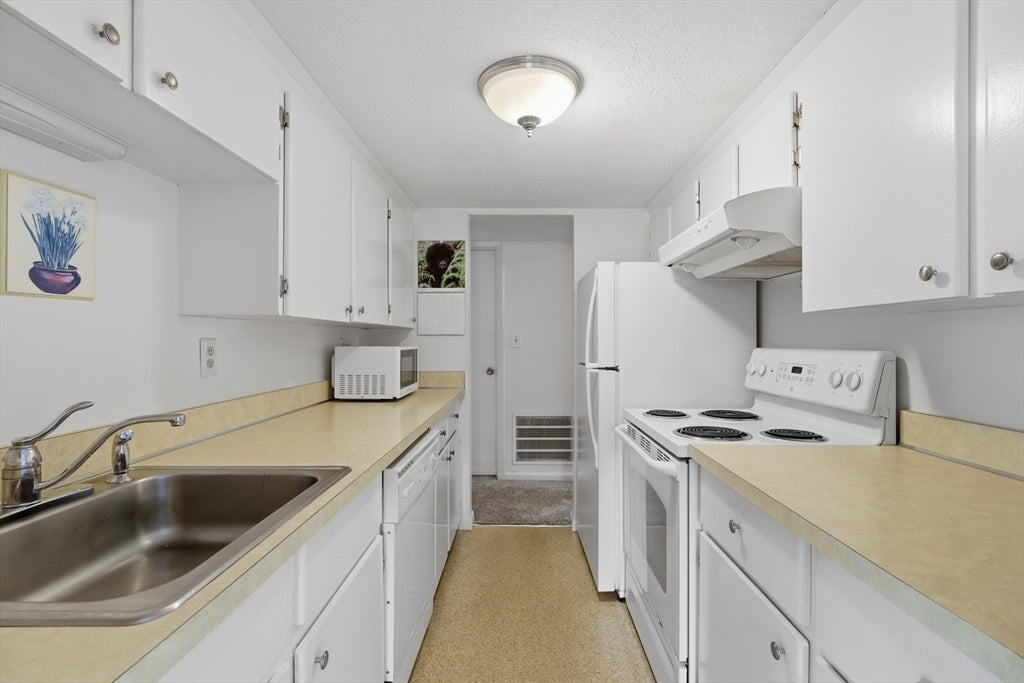 25 Jessica Dr #A, Stoughton, MA, 25 Jessica Dr #A, Stoughton, MA Photo #11