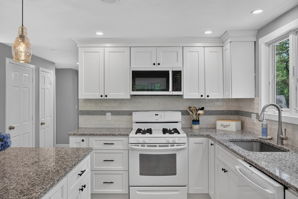 25 Marthas Ln, Harwich, MA Photo #16