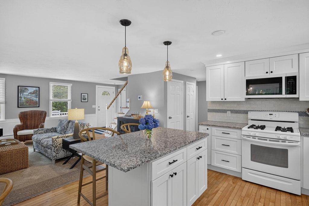 25 Marthas Ln, Harwich, MA Photo #14