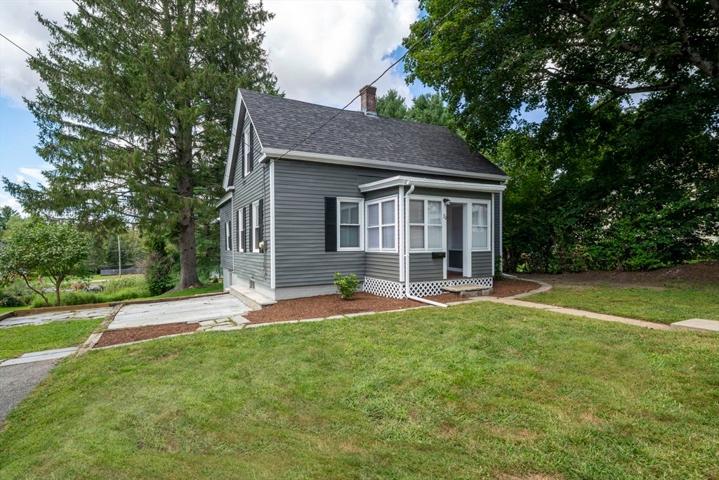 Photo of 70 Juniper St, Winchendon, MA