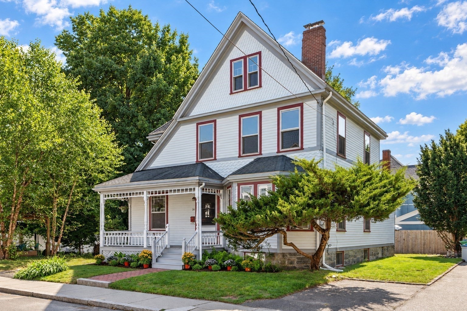 Photo of 26 Walnut Pl, Newton, MA