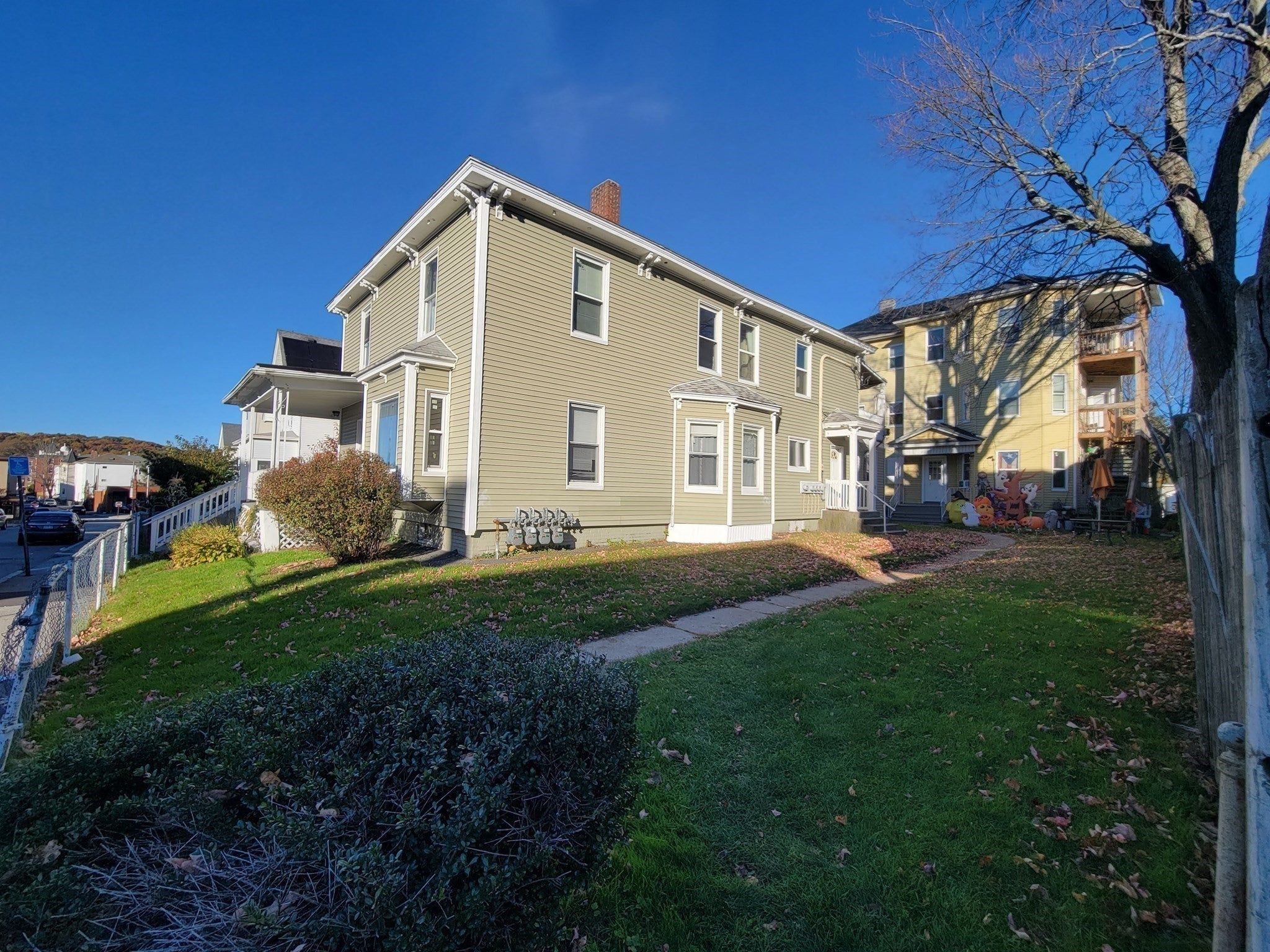 28 Russell St
