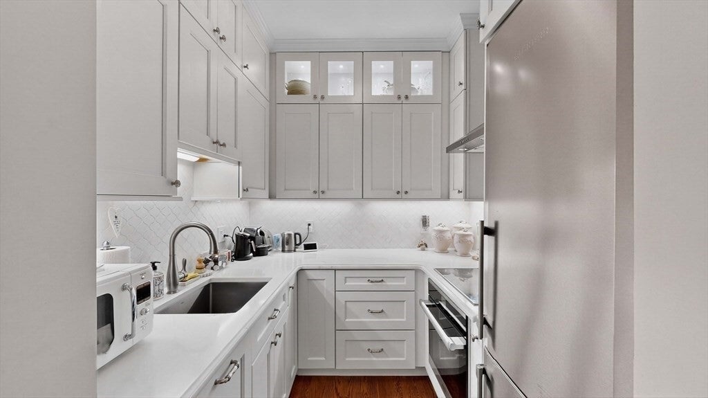 461 Beacon St 1