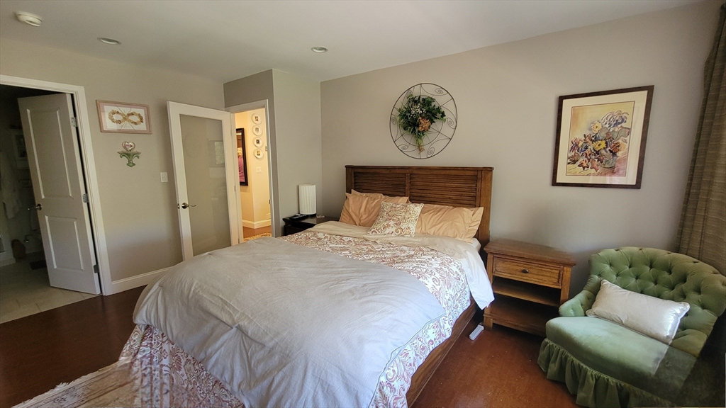 Newton, Massachusetts 02459, United States, 1 Bedroom Bedrooms, ,1 BathroomBathrooms,Residential,Active,122469