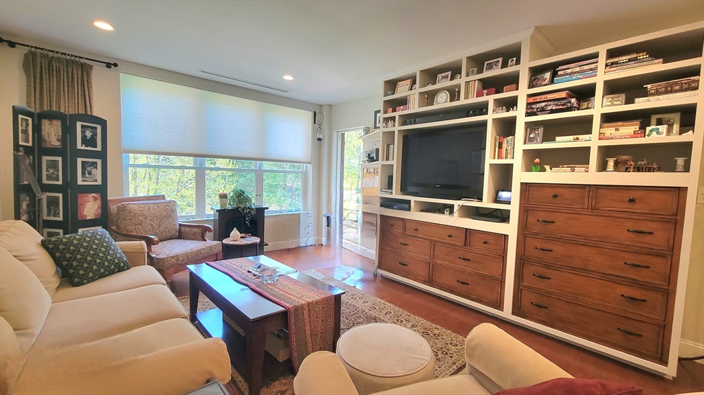 Newton, Massachusetts 02459, United States, 1 Bedroom Bedrooms, ,1 BathroomBathrooms,Residential,Active,122469