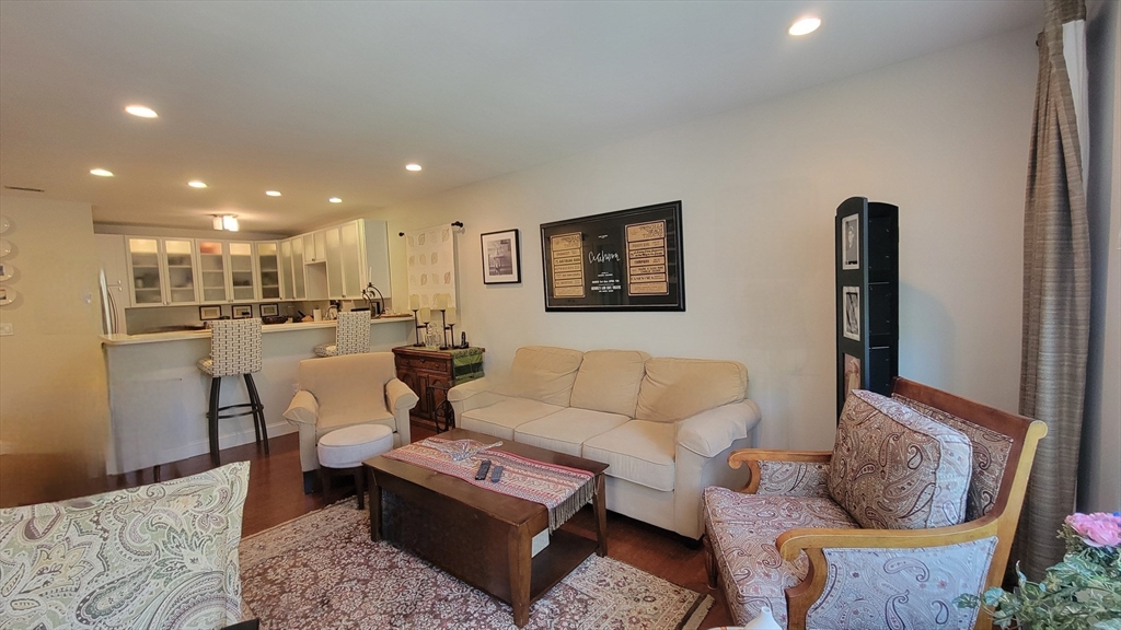 Newton, Massachusetts 02459, United States, 1 Bedroom Bedrooms, ,1 BathroomBathrooms,Residential,Active,122469