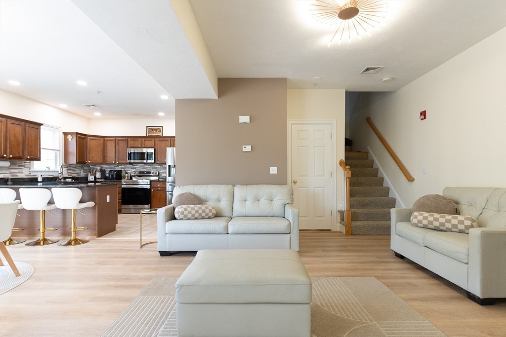 6 Knotts St 6