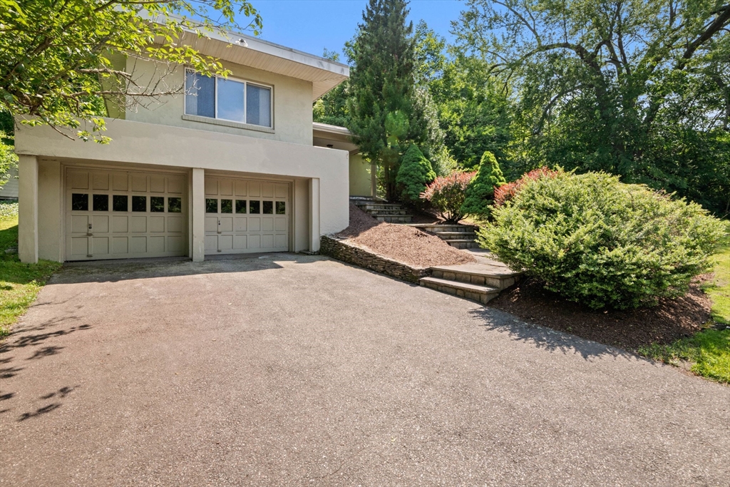 6 Wareland Rd