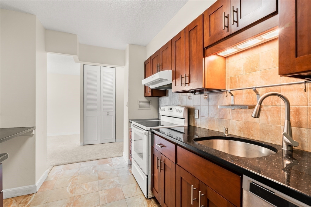 50 Longwood Ave 611
