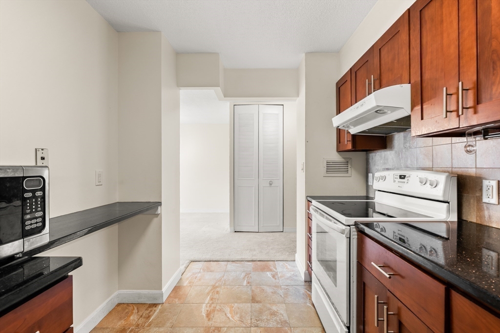 50 Longwood Ave 611