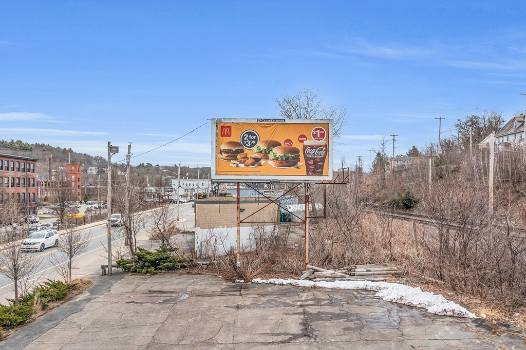 0 River St