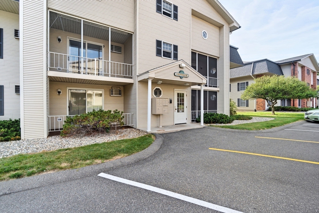 41 W Summit St 54