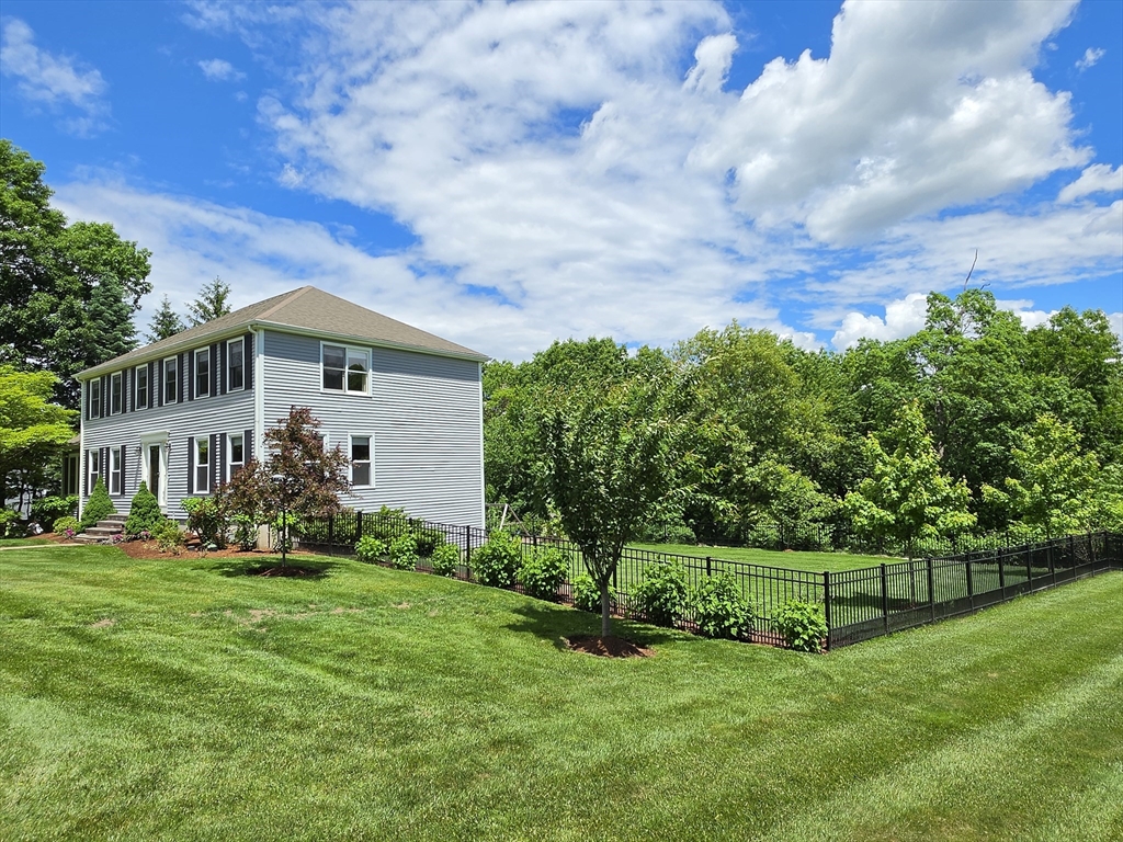 8 Blue Jay Ln