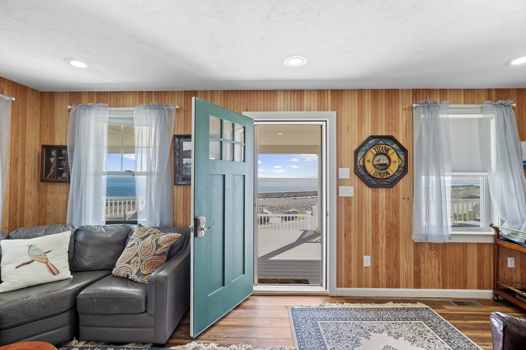 43 Oceanside Dr