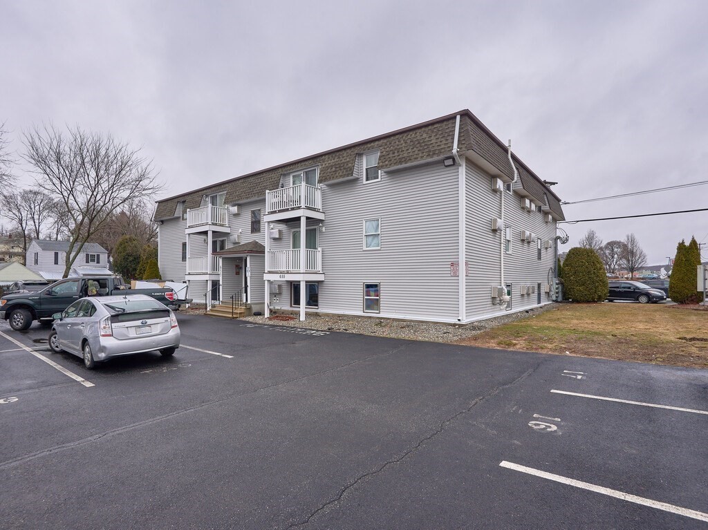 655 Plantation Street 17B