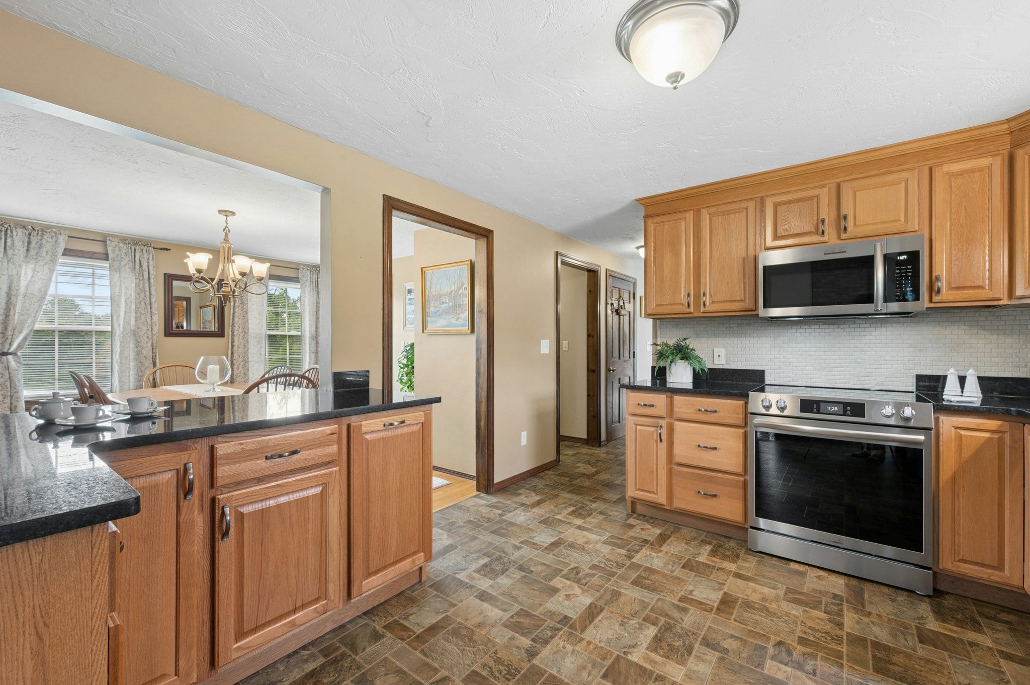 196 Eight Lots Rd, Sutton, MA Photo #15