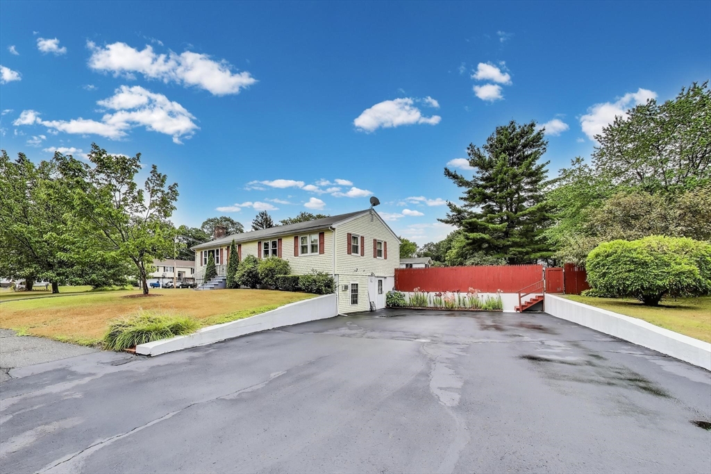 2 Lark Drive