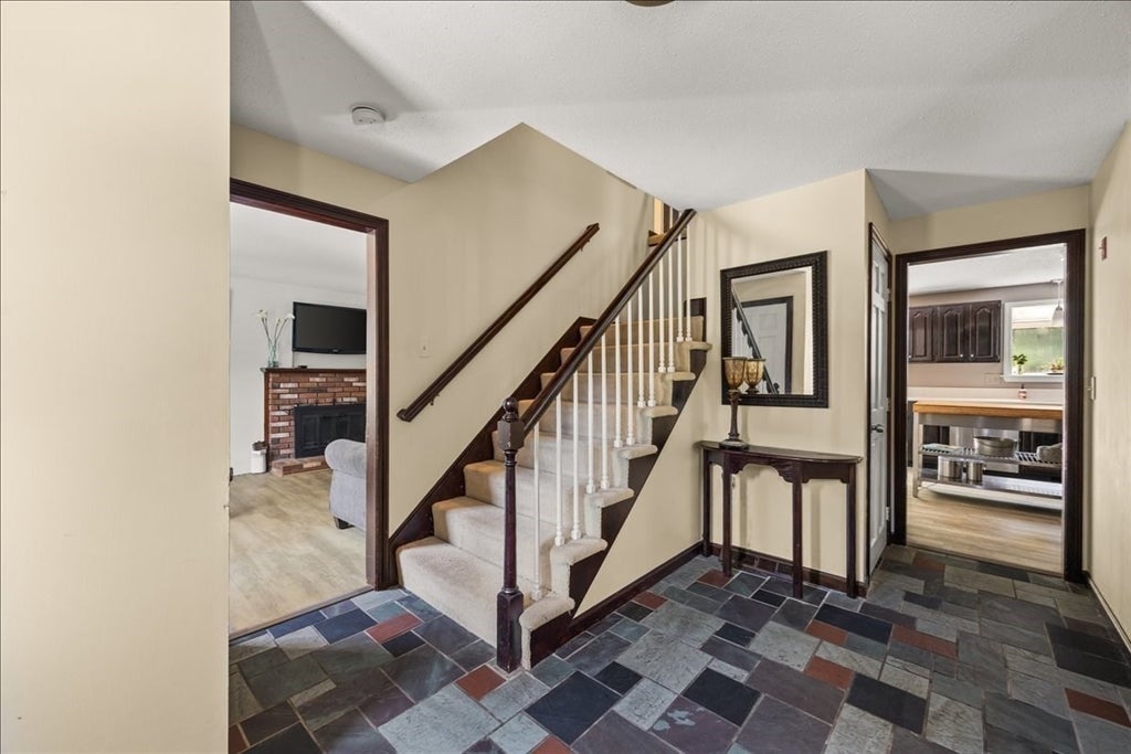 9 Fort Apache Dr, Franklin, MA, 9 Fort Apache Dr, Franklin, MA Photo #5