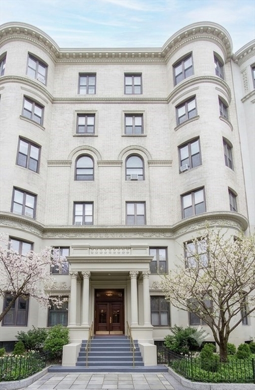 382 Commonwealth Ave 23