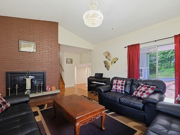 17 Churchill Road