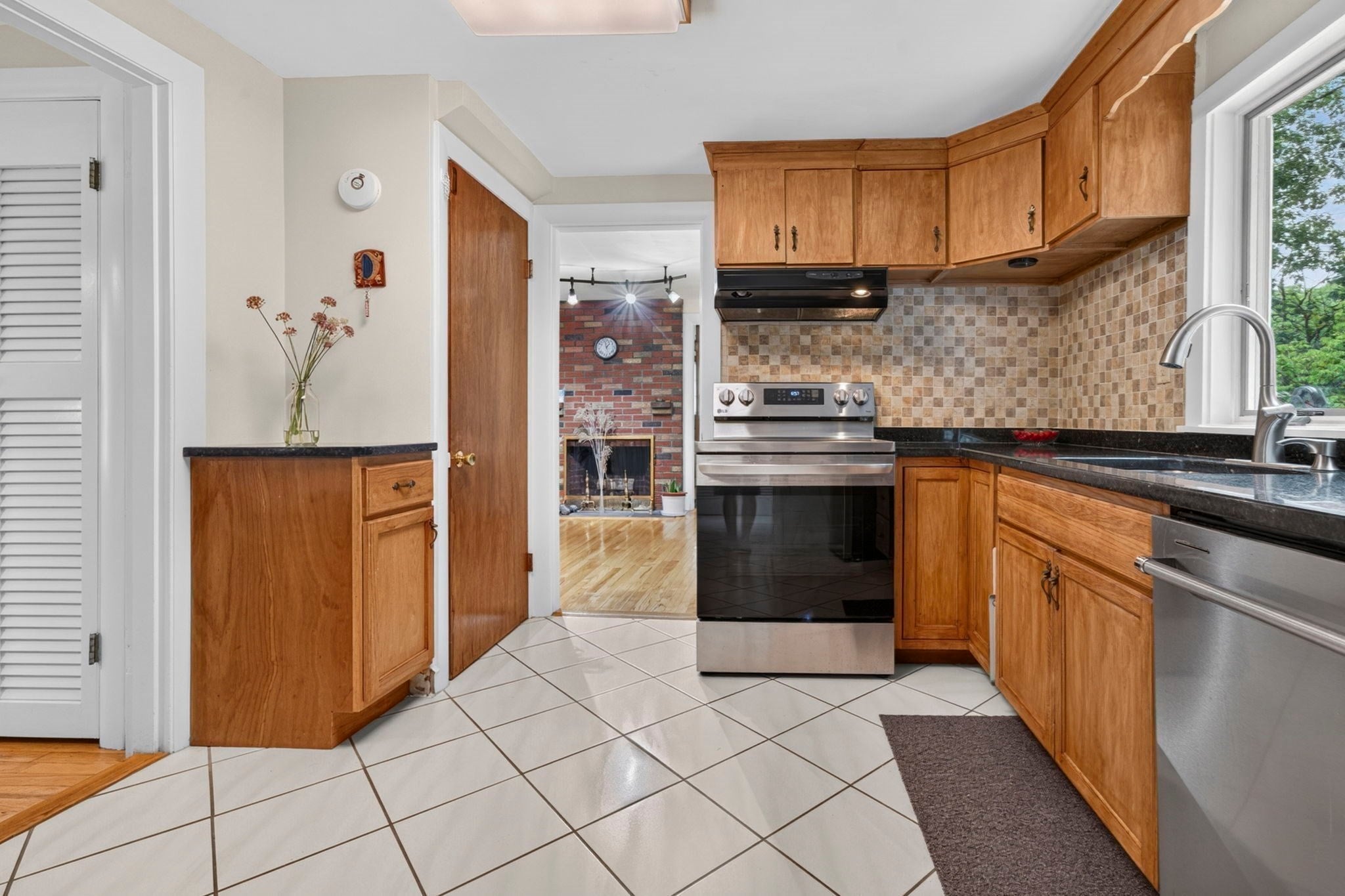 23 Fisher Terrace, Woburn, MA Photo #14