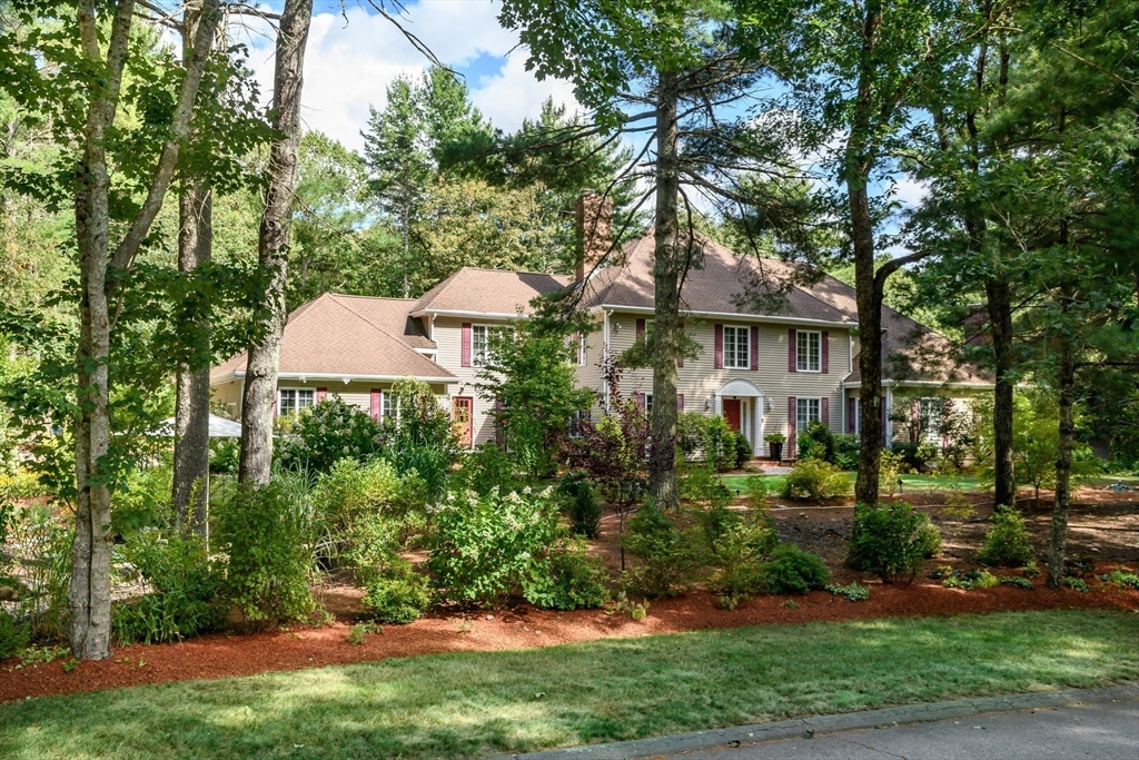 40 Grand Hill Dr