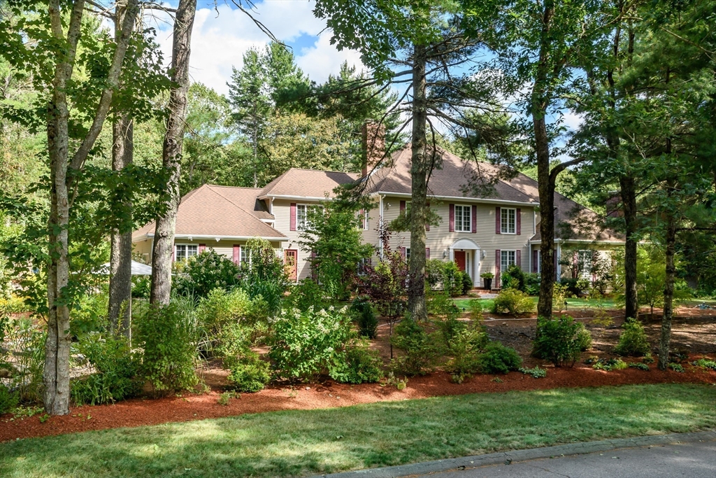40 Grand Hill Dr