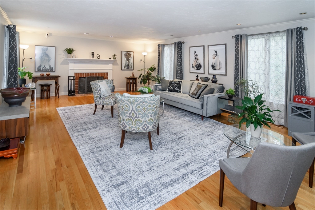 40 Grand Hill Dr