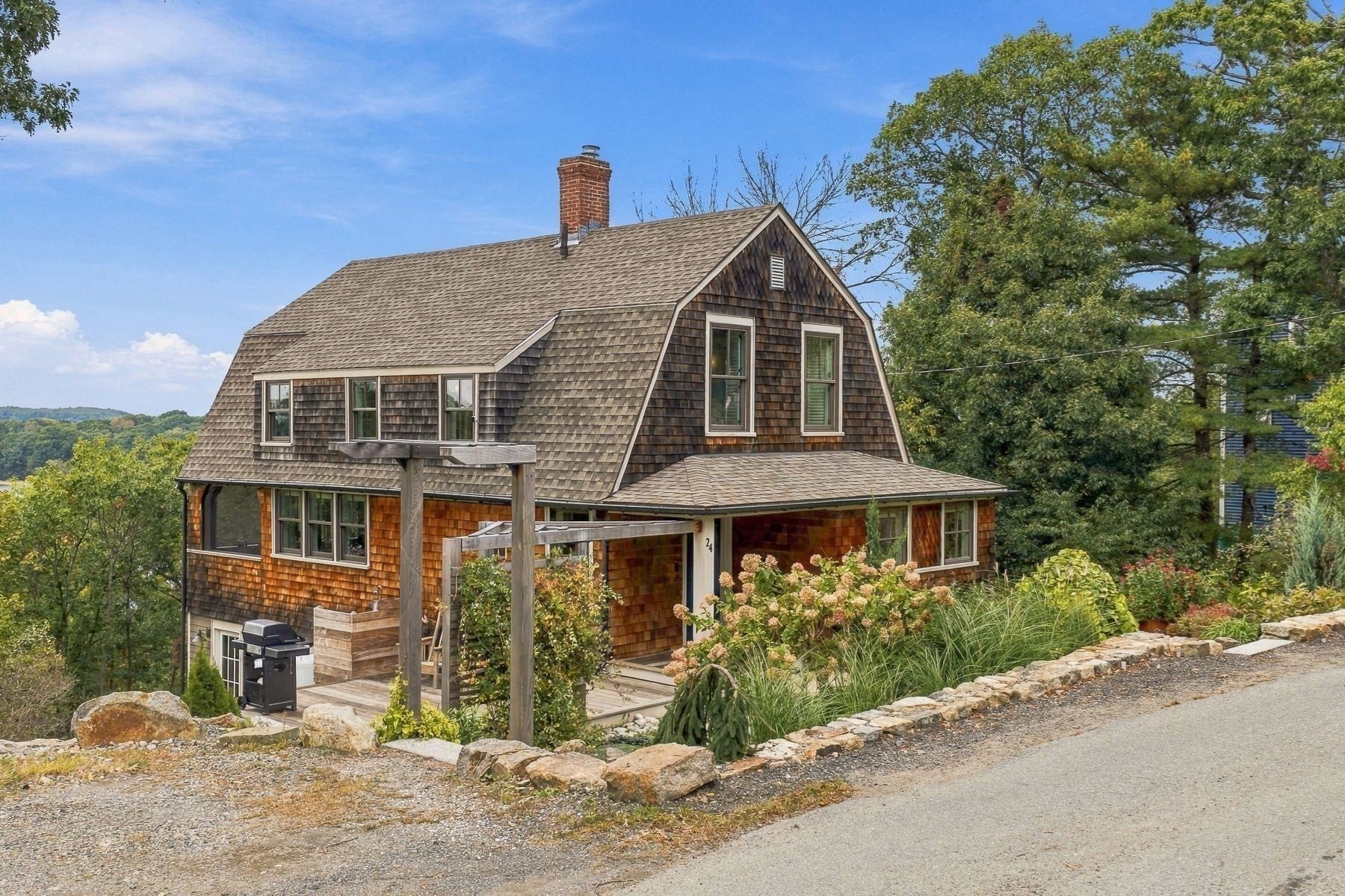 24 Uncas Rd