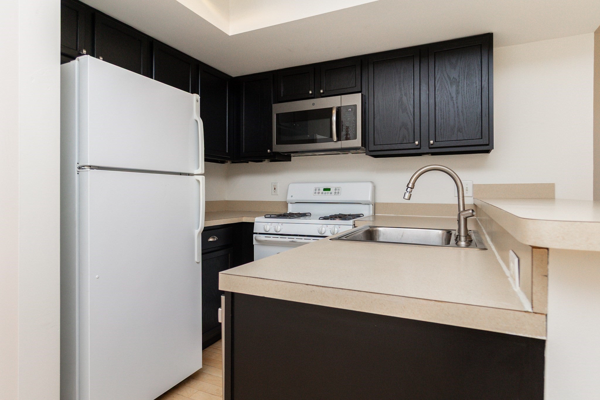 45-55 W Broadway 208