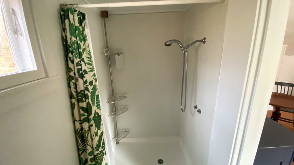 Falmouth, Massachusetts 02556, United States, 3 Bedrooms Bedrooms, ,2 BathroomsBathrooms,Residential,Active,43726