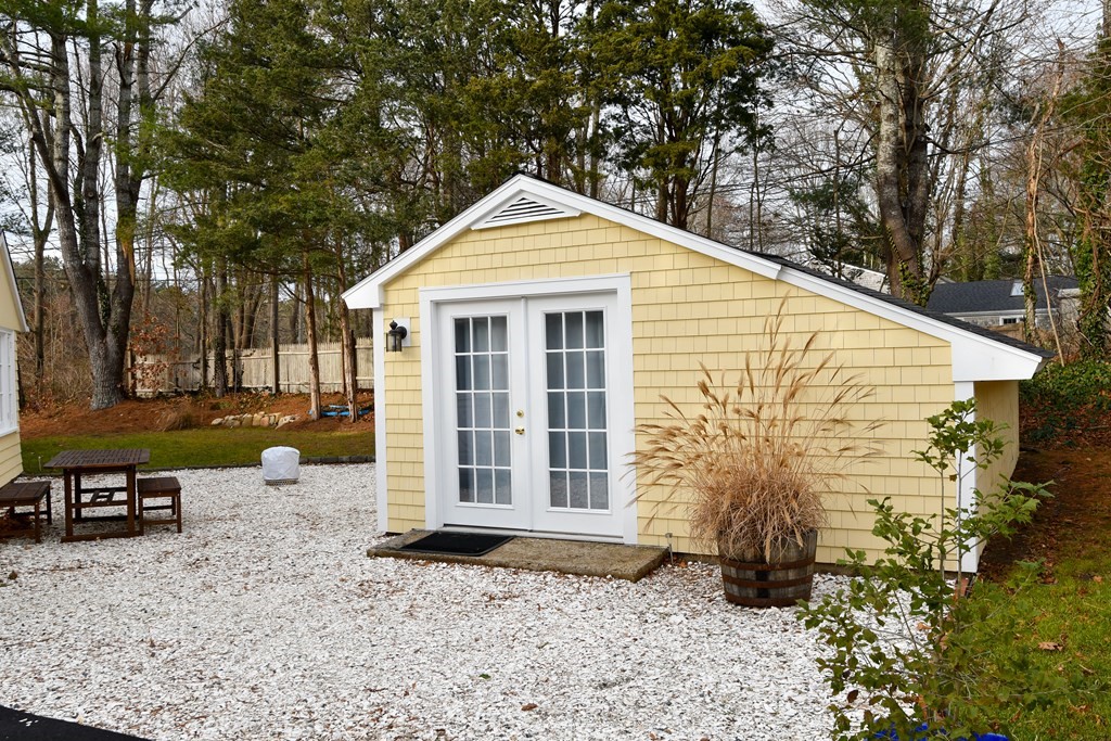 Falmouth, Massachusetts 02556, United States, 3 Bedrooms Bedrooms, ,2 BathroomsBathrooms,Residential,Active,43726