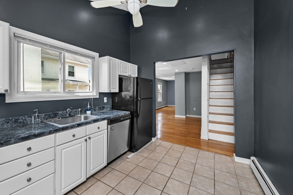 Melrose, Massachusetts 02176, United States, 2 Bedrooms Bedrooms, ,2 BathroomsBathrooms,Residential,Contingent,182022