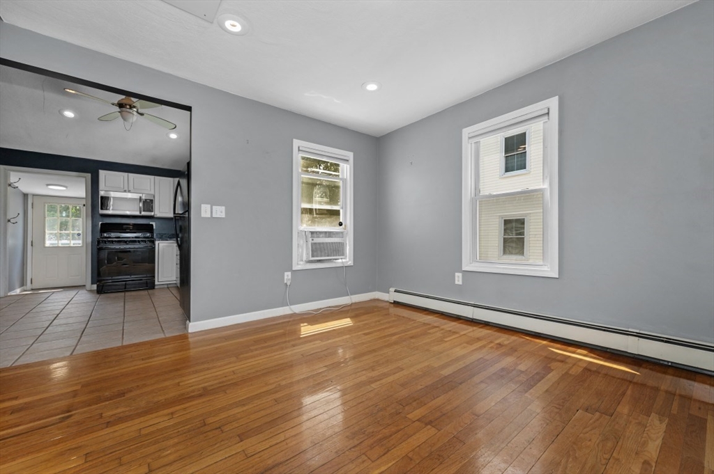 Melrose, Massachusetts 02176, United States, 2 Bedrooms Bedrooms, ,2 BathroomsBathrooms,Residential,Contingent,182022