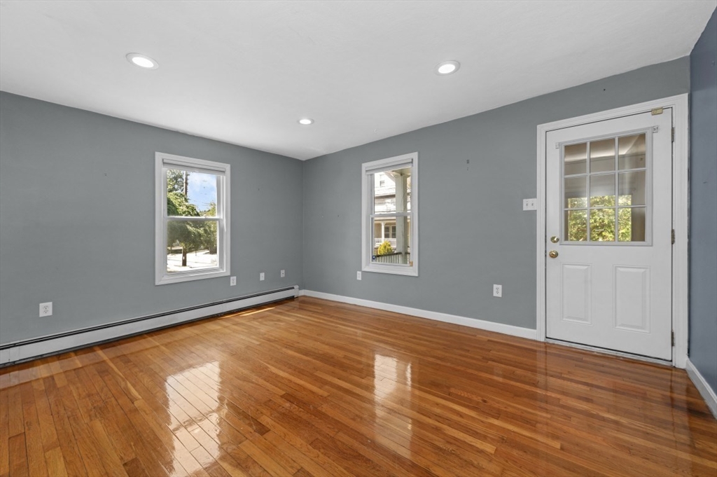 Melrose, Massachusetts 02176, United States, 2 Bedrooms Bedrooms, ,2 BathroomsBathrooms,Residential,Contingent,182022