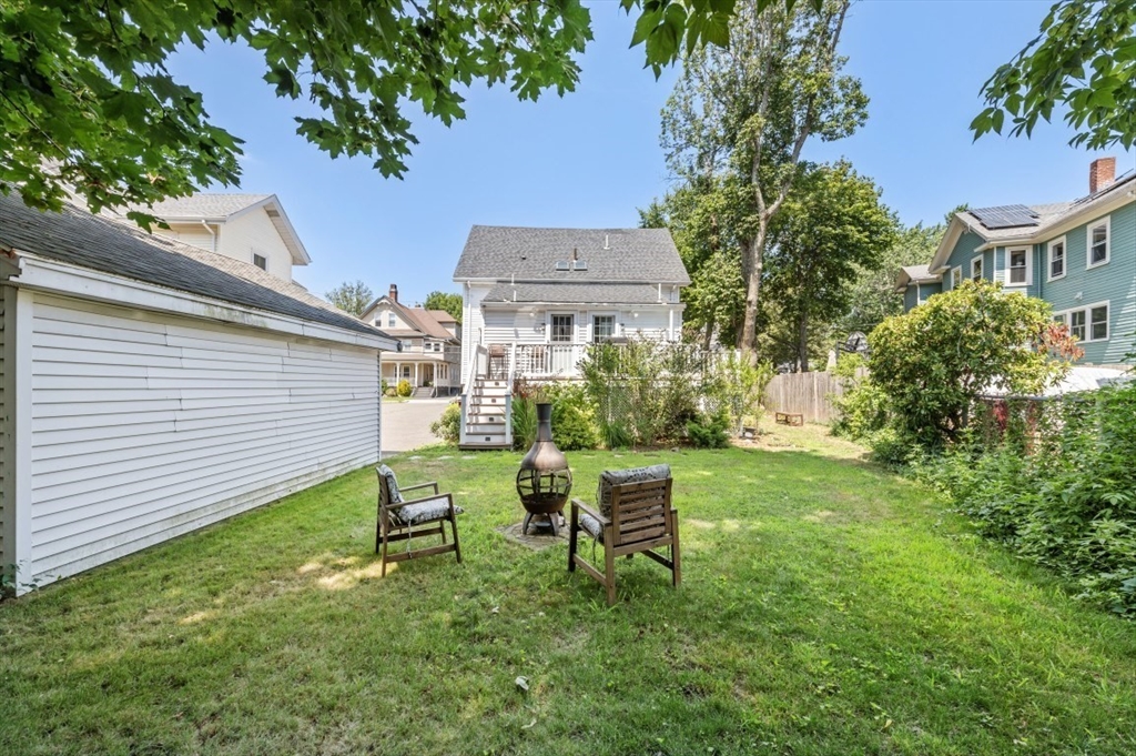 Melrose, Massachusetts 02176, United States, 2 Bedrooms Bedrooms, ,2 BathroomsBathrooms,Residential,Contingent,182022