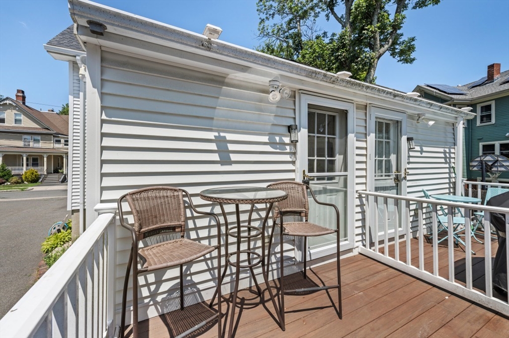 Melrose, Massachusetts 02176, United States, 2 Bedrooms Bedrooms, ,2 BathroomsBathrooms,Residential,Contingent,182022