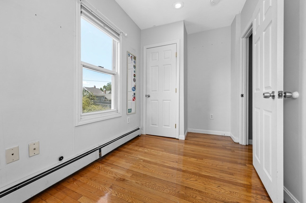 Melrose, Massachusetts 02176, United States, 2 Bedrooms Bedrooms, ,2 BathroomsBathrooms,Residential,Contingent,182022