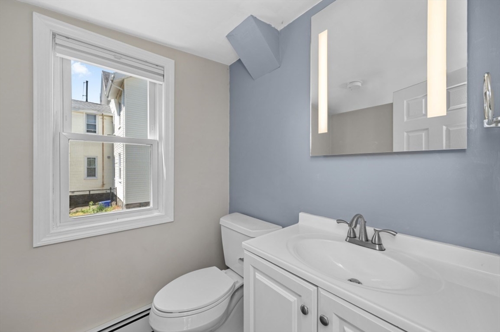 Melrose, Massachusetts 02176, United States, 2 Bedrooms Bedrooms, ,2 BathroomsBathrooms,Residential,Contingent,182022