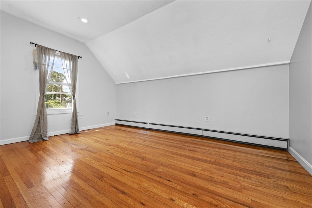 Melrose, Massachusetts 02176, United States, 2 Bedrooms Bedrooms, ,2 BathroomsBathrooms,Residential,Contingent,182022