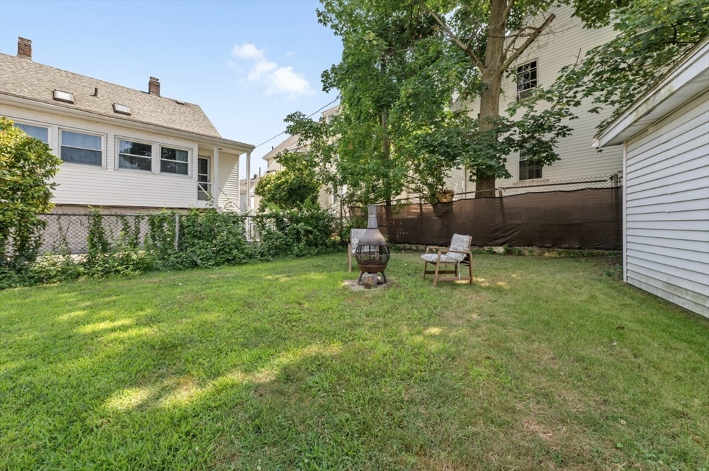 Melrose, Massachusetts 02176, United States, 2 Bedrooms Bedrooms, ,2 BathroomsBathrooms,Residential,Contingent,182022