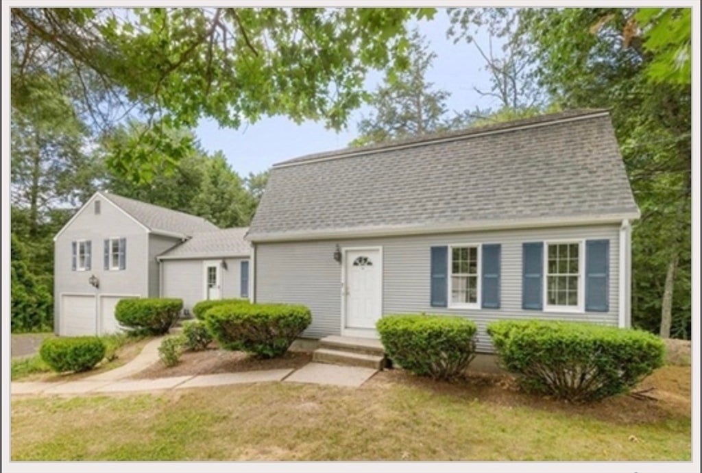 Photo of 7 Logie Ln, Southwick, MA