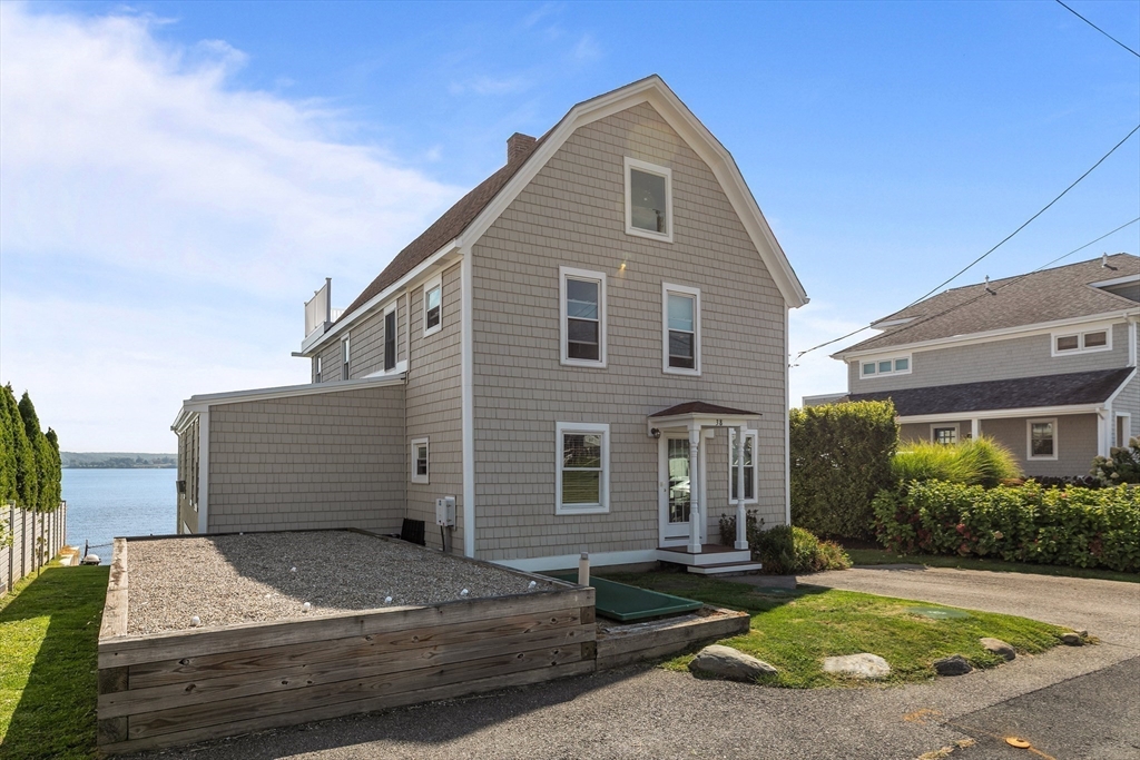 38 Aquidneck Ave