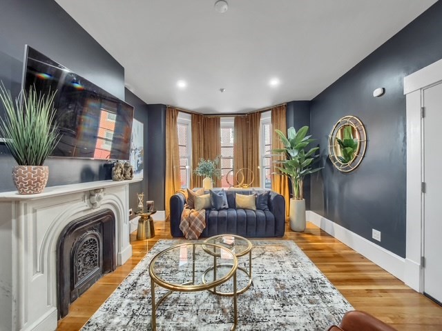 32 Williams St 1