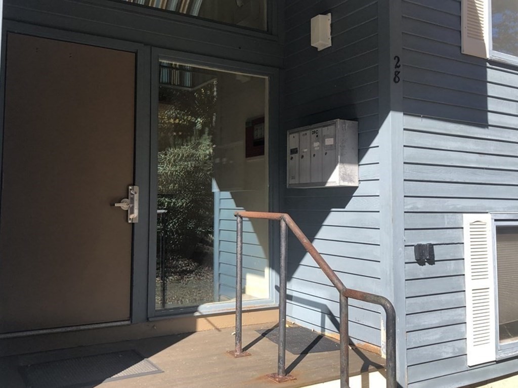 28 Maria Ave D