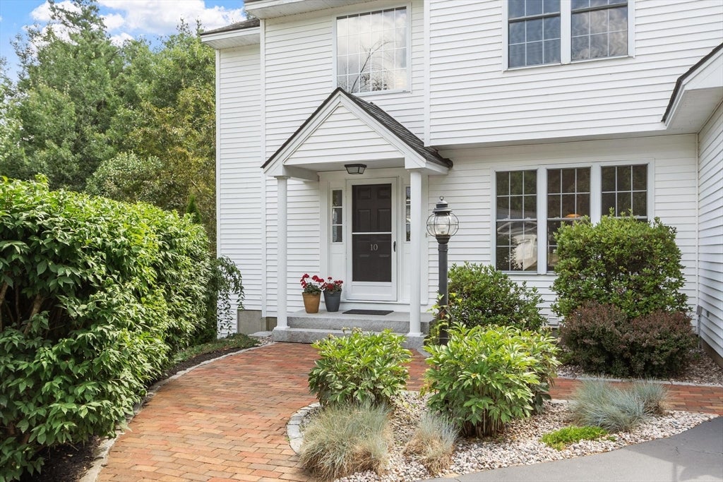 10 Woodland Drive
